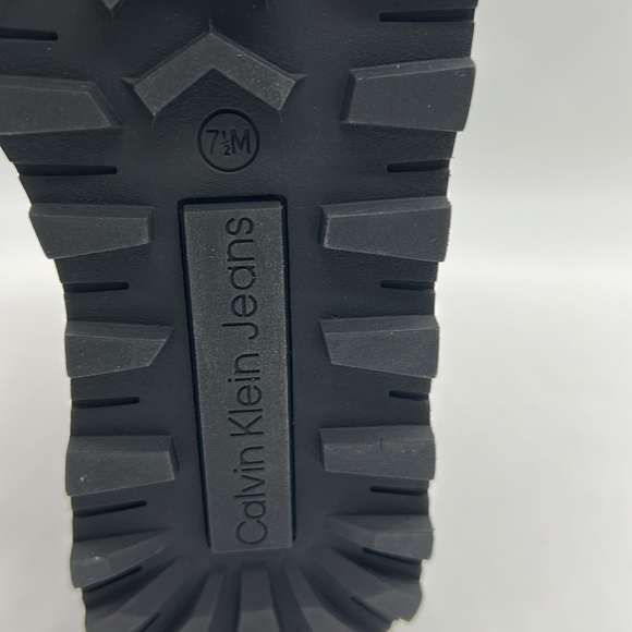 2261- Calvin Klein Jeans Black Platform Suede Ankle Boots Size 7.5 - Picture 11 of 11